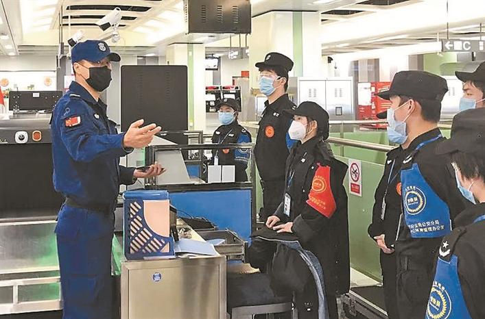 深圳晶報：堅守一線勇擔當 同心戰疫織護網(圖2)