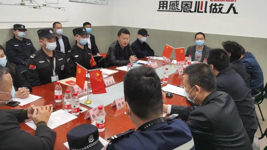  面對(duì)嫌疑人大量現(xiàn)金賄賂  市保人是這么做的！(圖2)